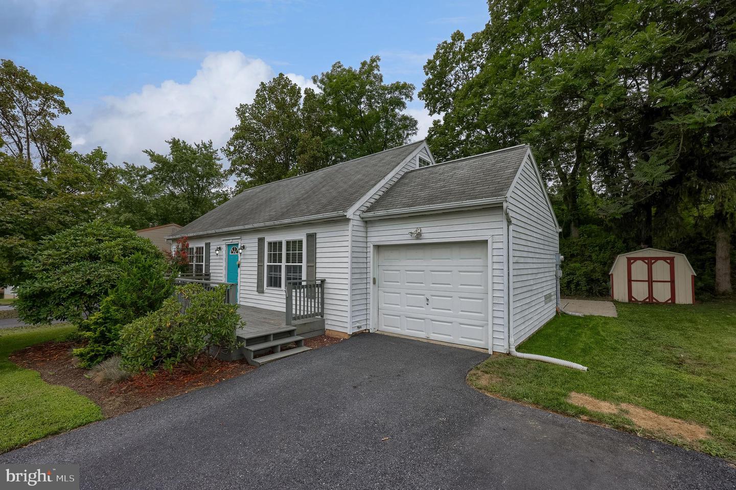 983 Blue Jay Road, Harrisburg