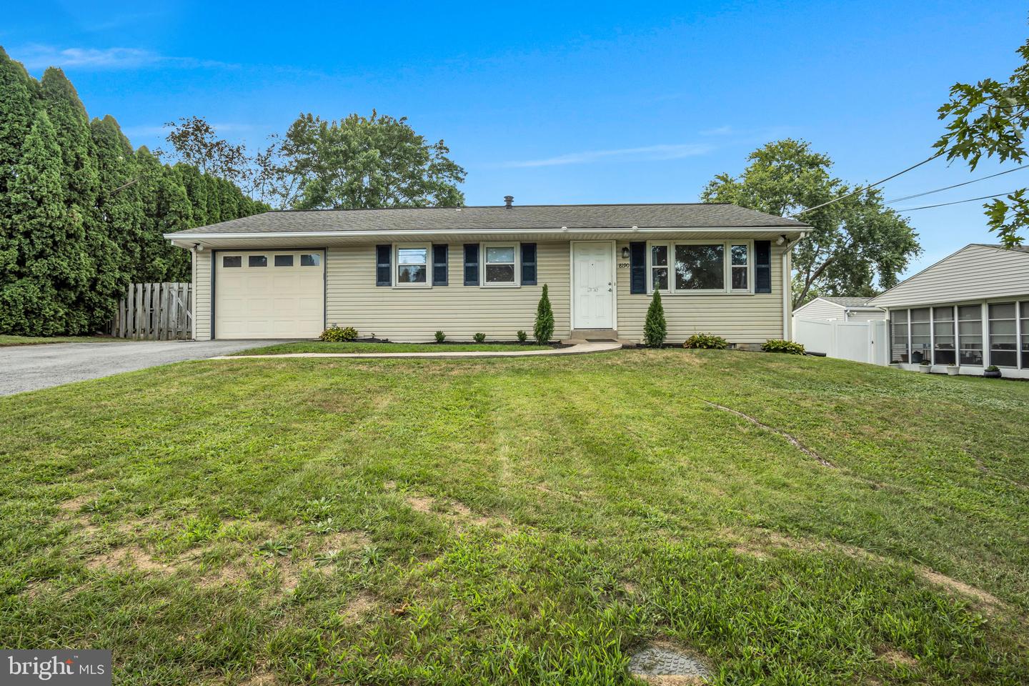 8190 Somerset, Hummelstown
