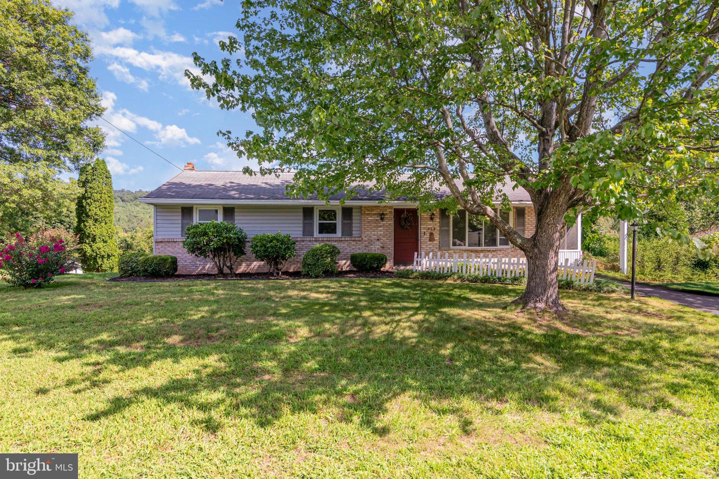 424 Vesta Drive, Dauphin