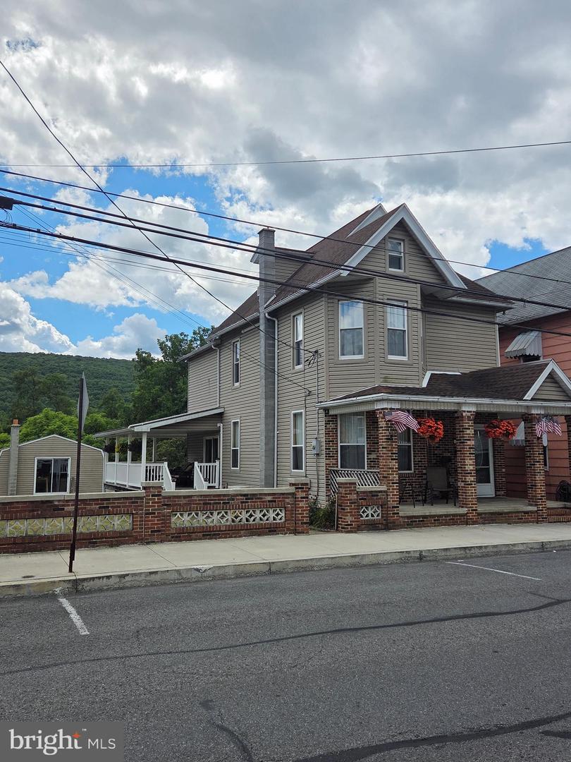 416 W Market Street, Williamstown