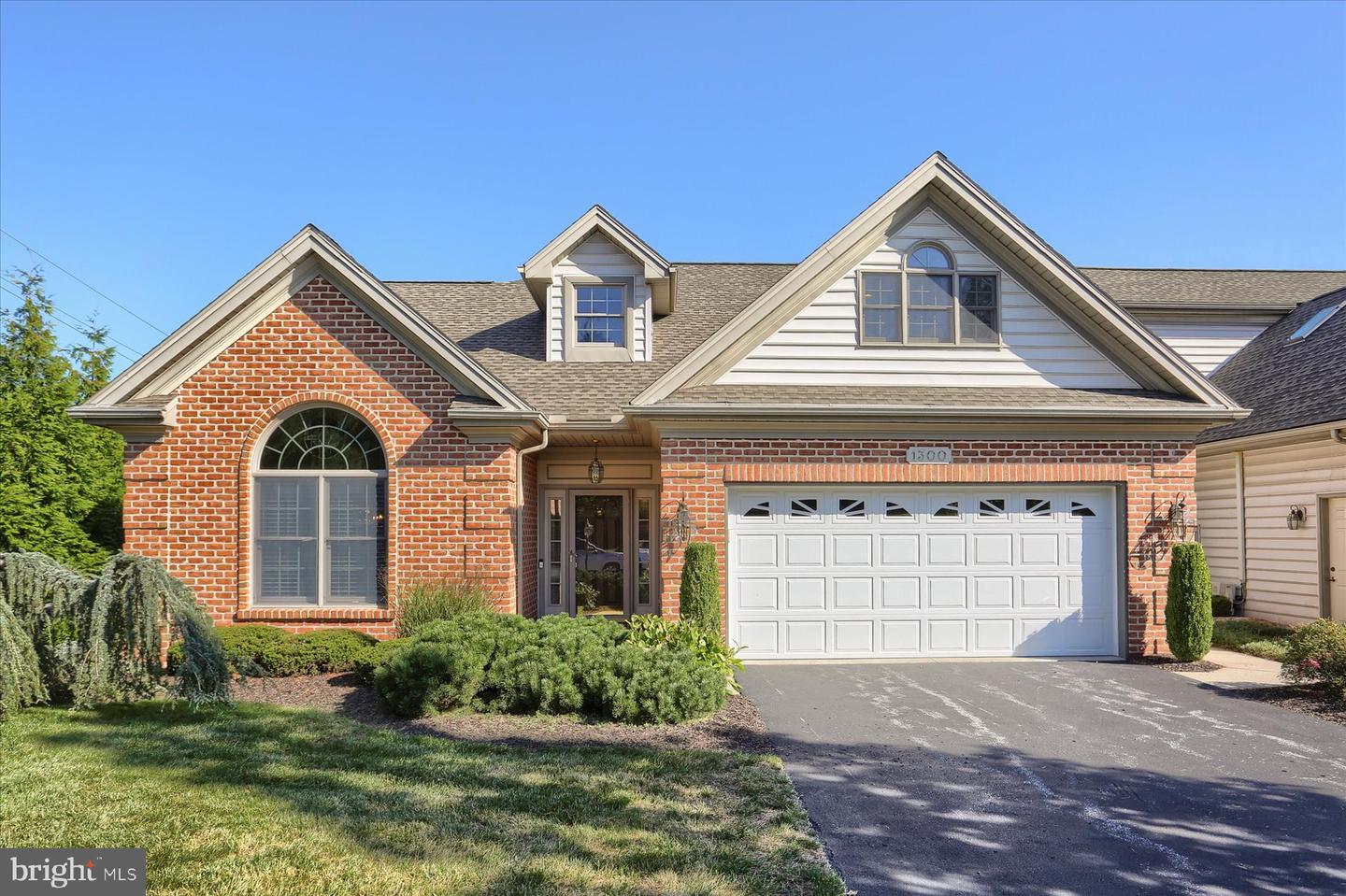 1300 Mountain Laurel Cir, Harrisburg