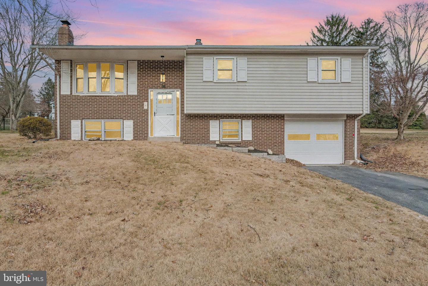 404 Erdman Drive, Dauphin
