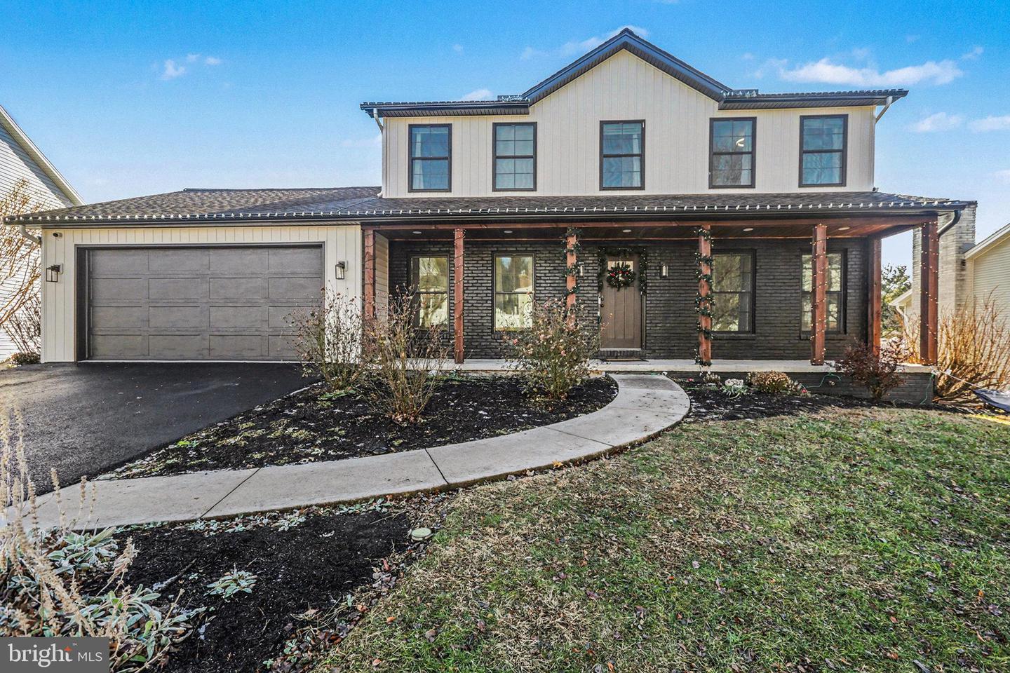 897 Sunny Hill Lane, Harrisburg