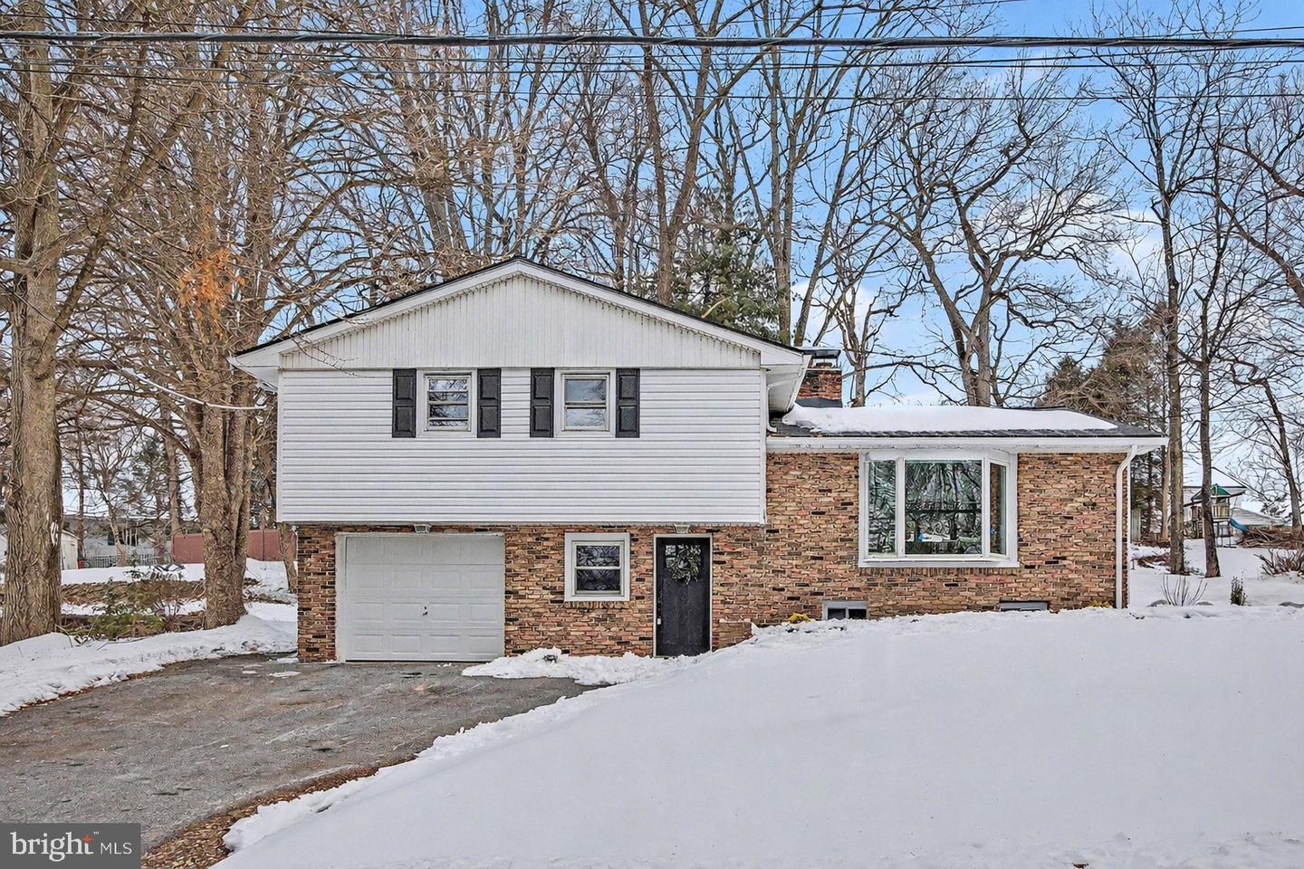 857 Twin Oaks Drive, Hummelstown