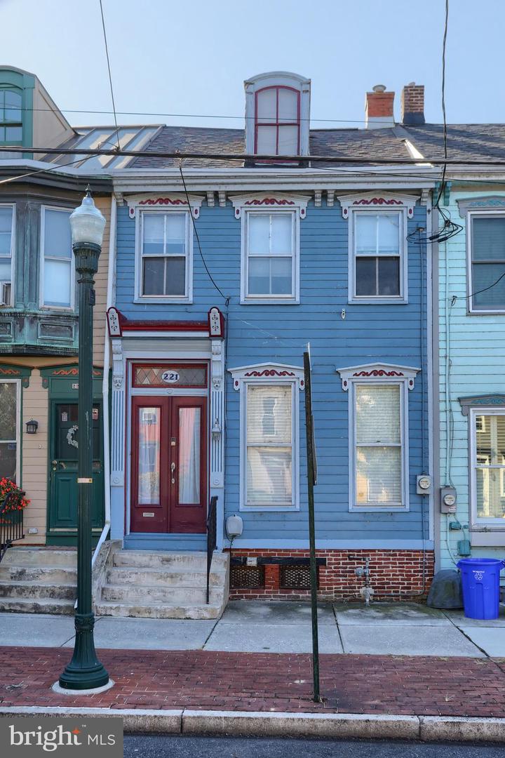 221 Verbeke Street