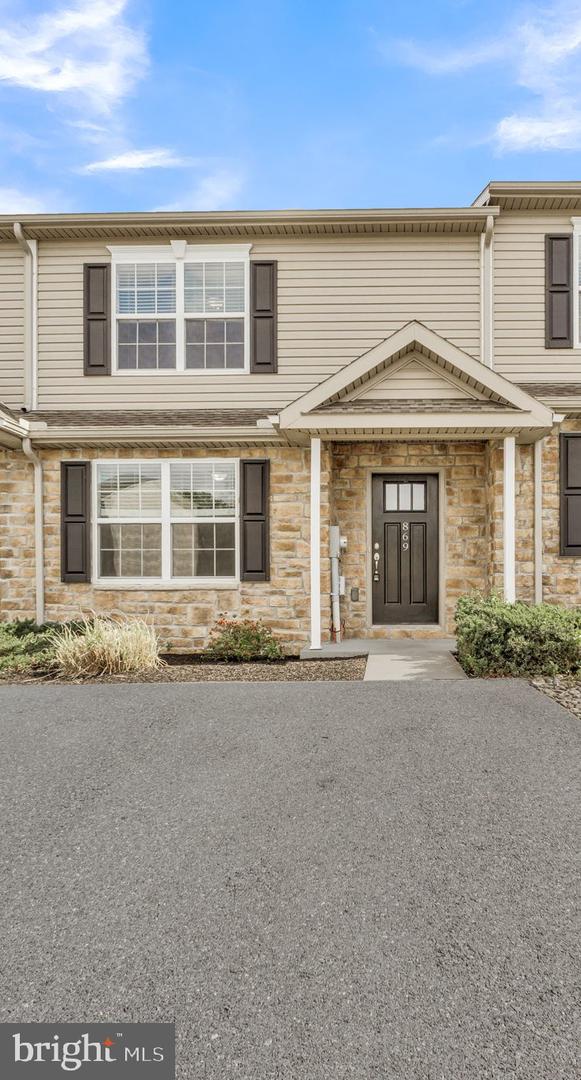 869 Gregs Drive, Harrisburg