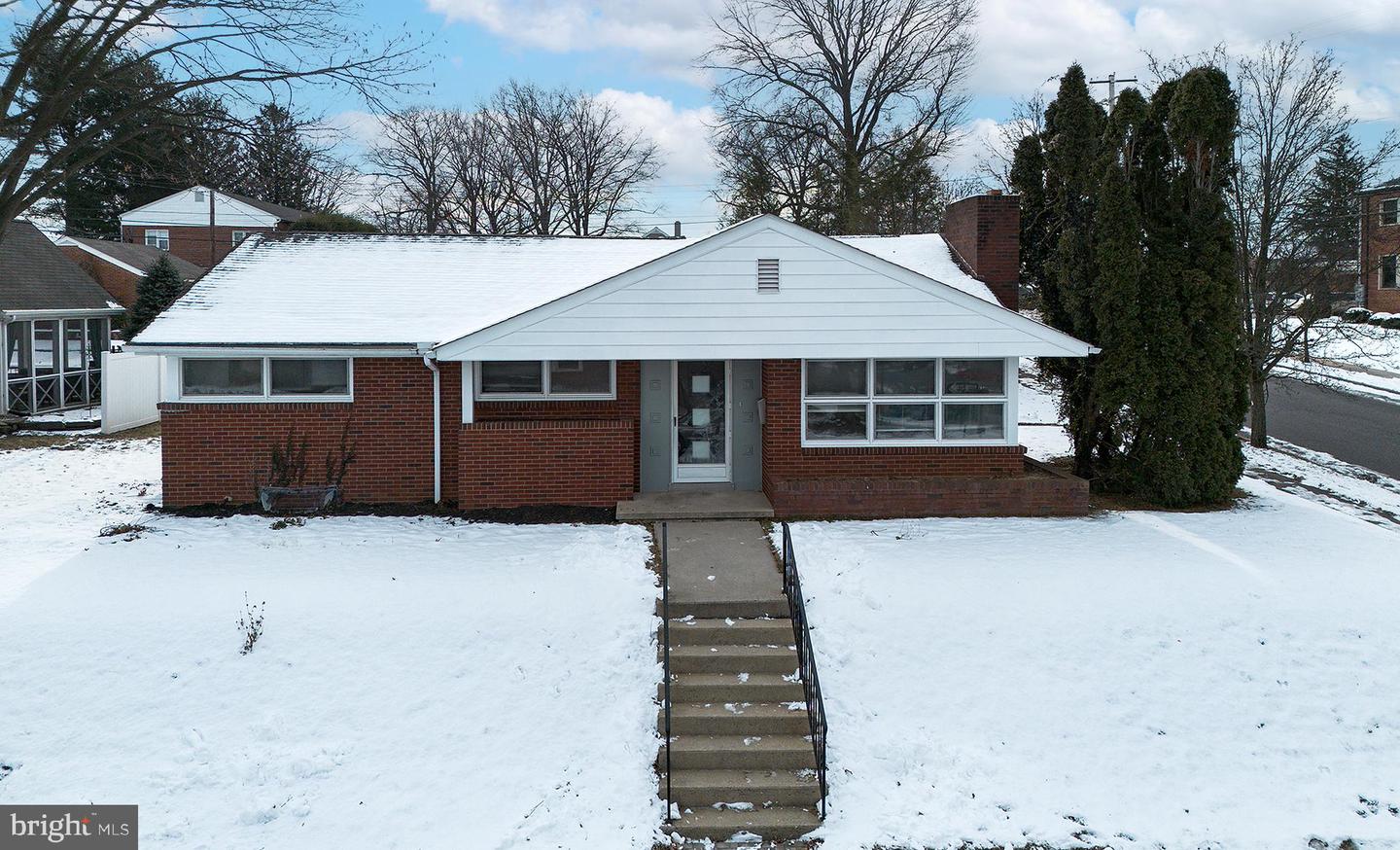 236 W Granada Avenue, Hershey