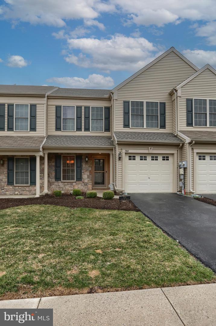 708 Creekside Drive, Hummelstown