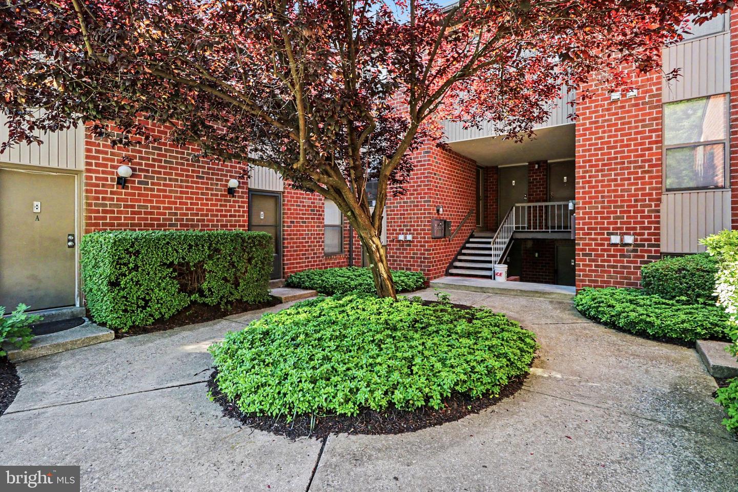 1210 E Hampton Hill Court