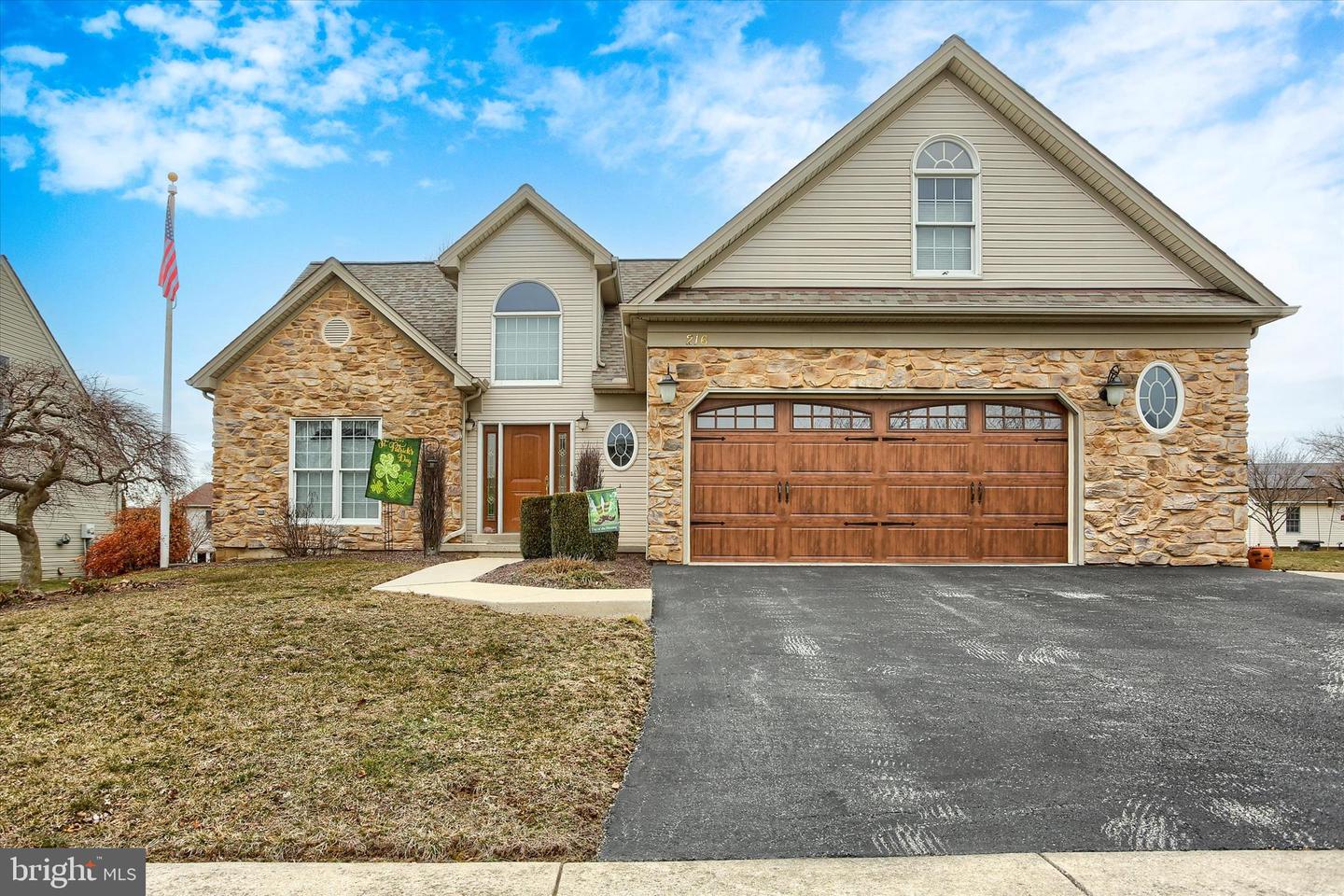 216 Fox Grove Place, Hummelstown