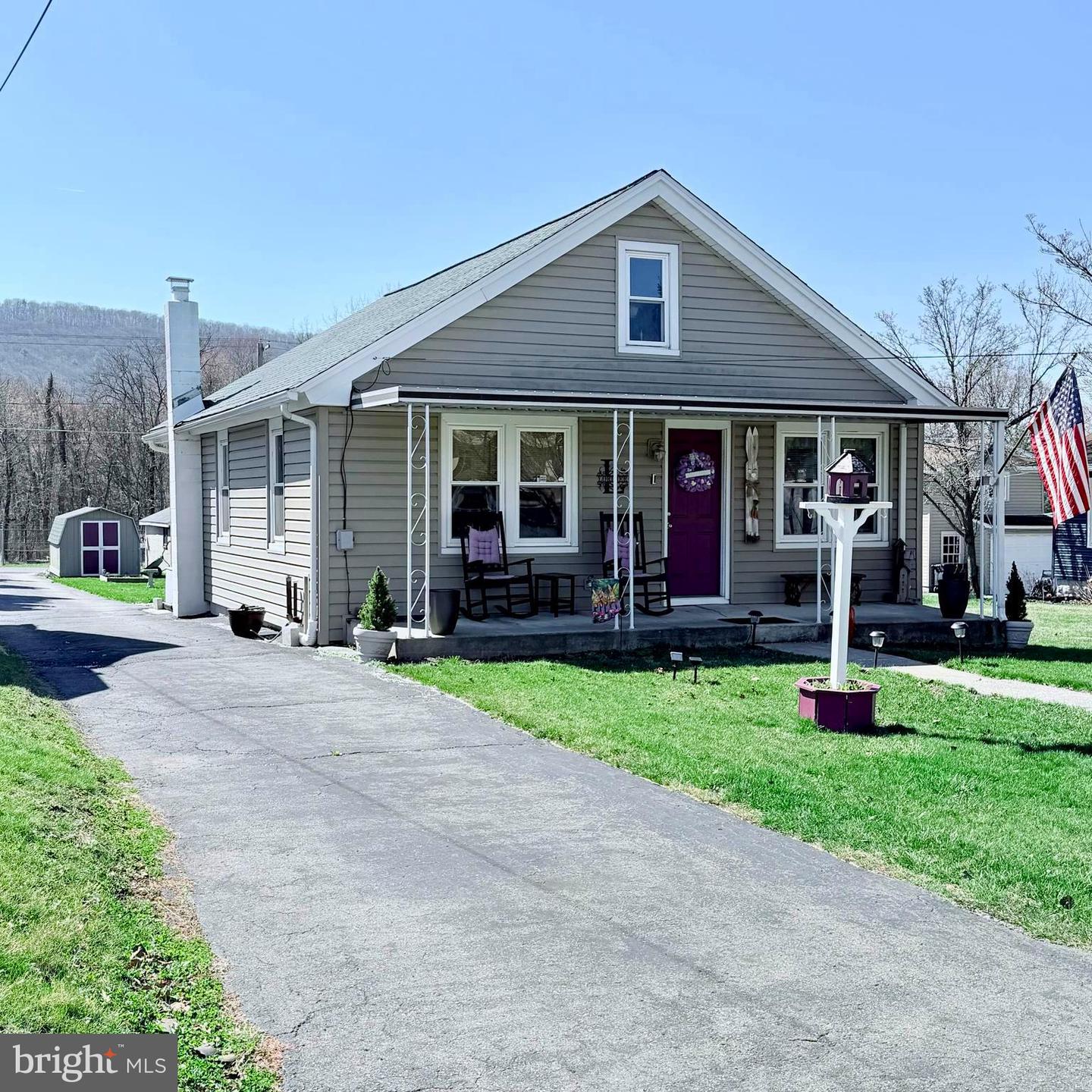 822 State Street, Millersburg