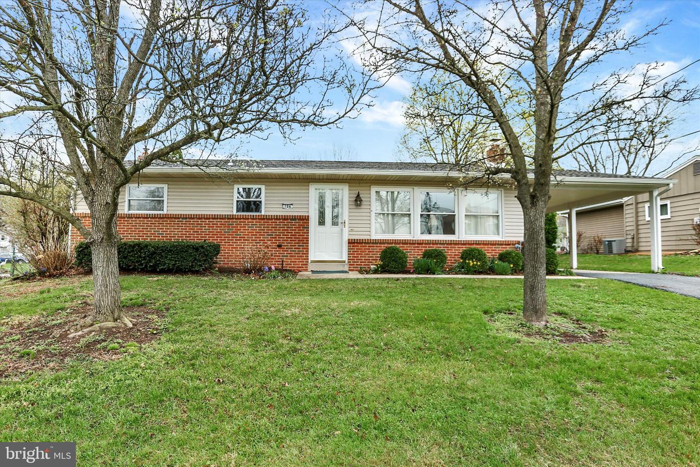 704 Charles Road, Dauphin