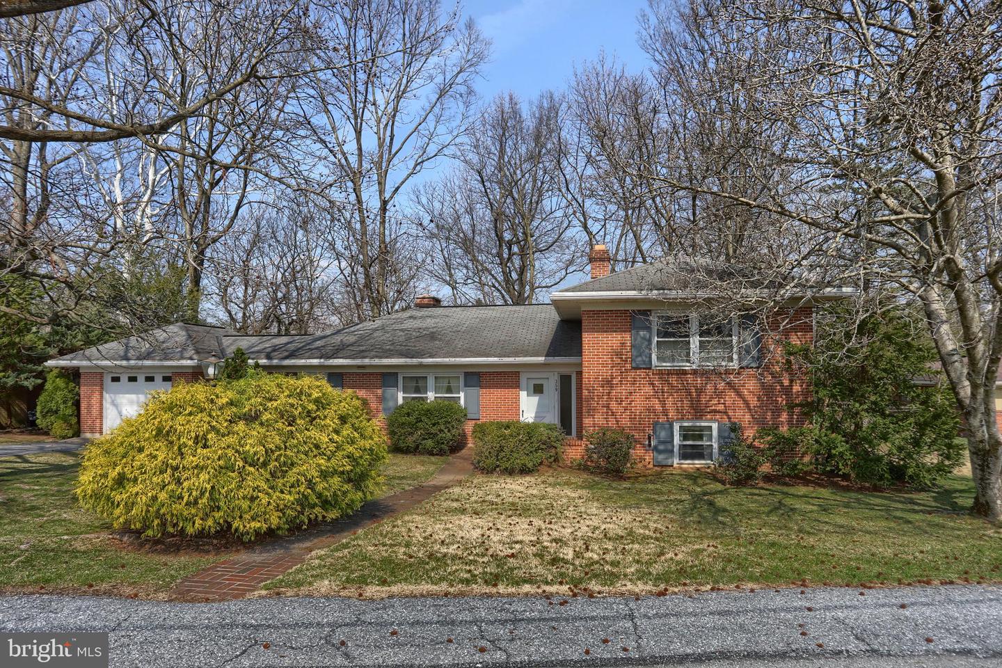 359 E Granada Avenue