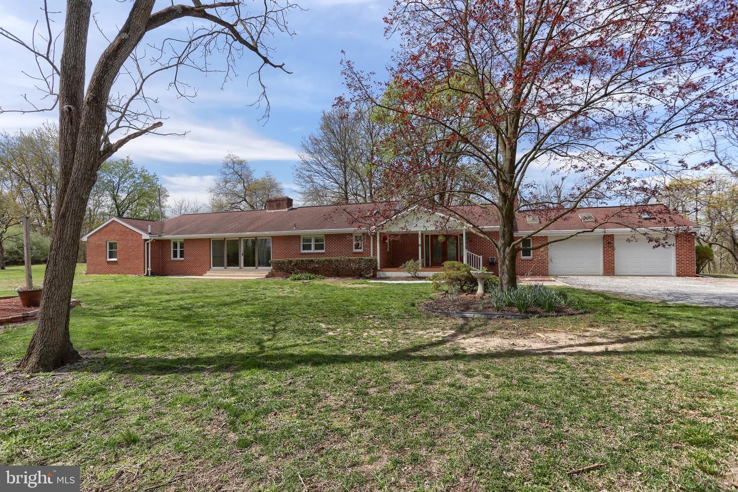96 Schoolhouse Road, Middletown