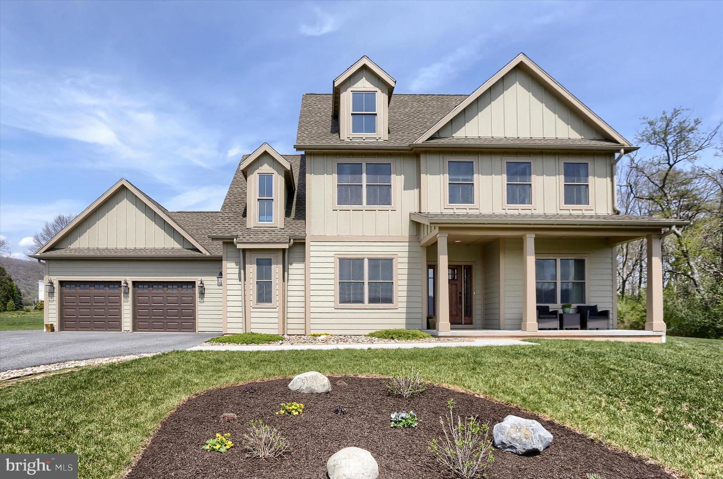 1130 Lotus Passage, Dauphin
