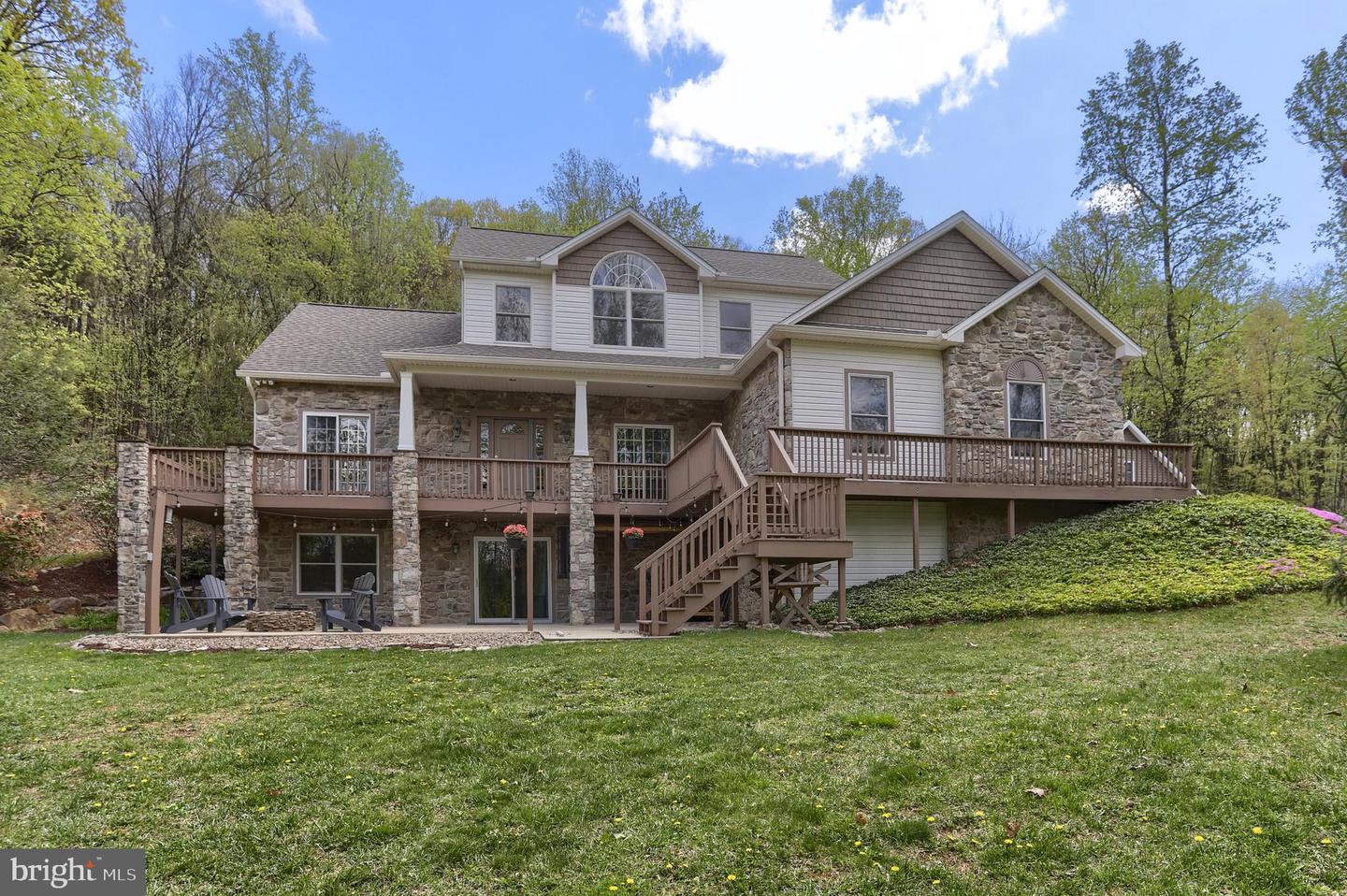 586 Blue Mountain Parkway, Harrisburg