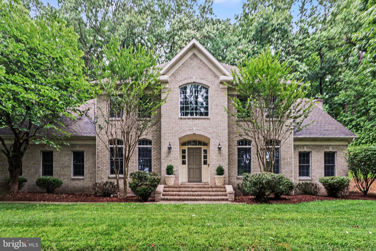 1071 Knoll Drive