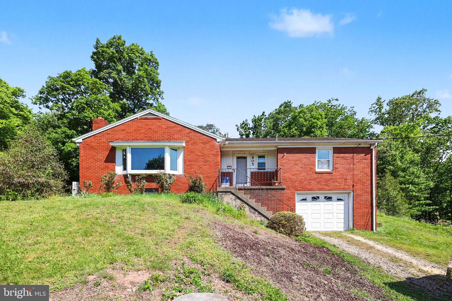 905 Mountain Rd