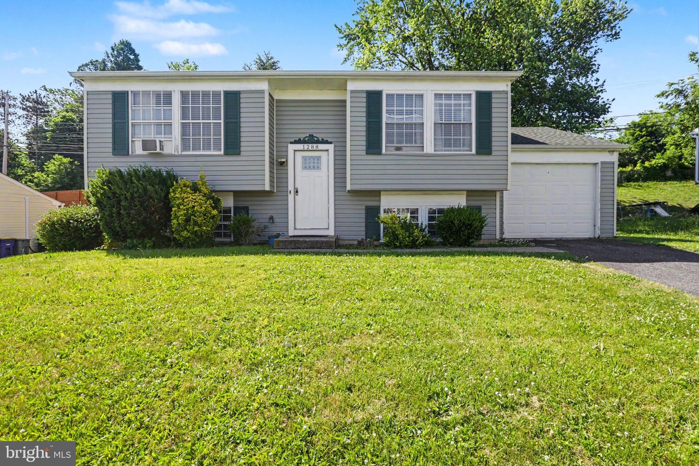 1288 Wandering Way