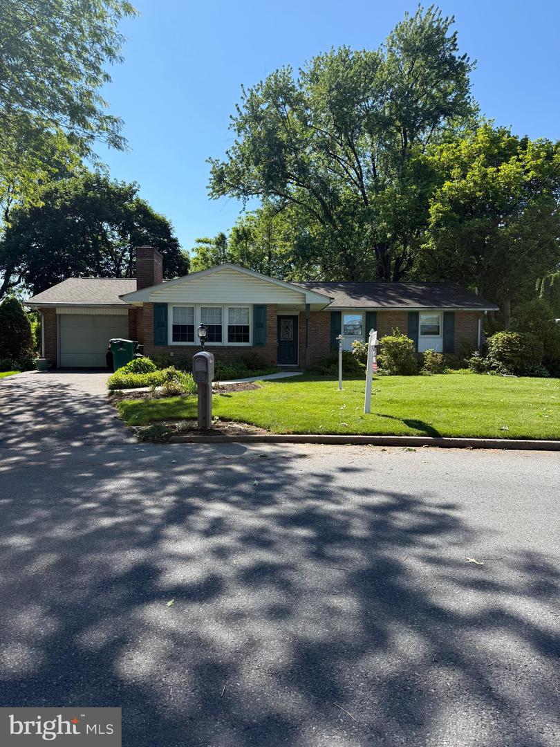 230 Robin Road, Hershey