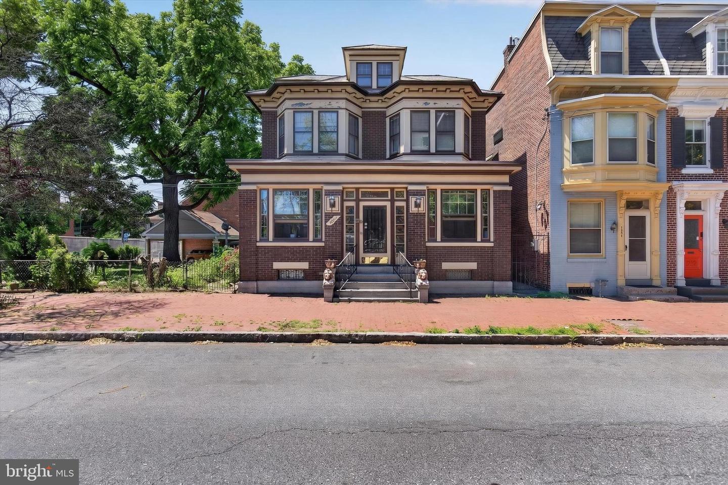 1222 Green Street
