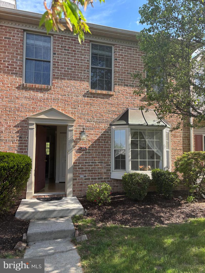320 Woodland View Court