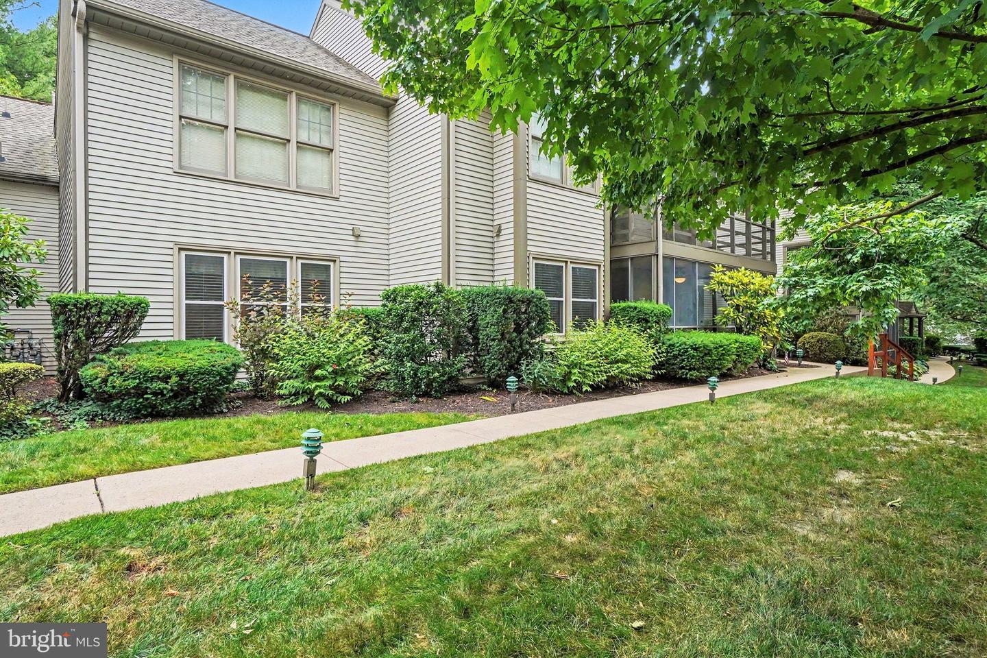515 Roslaire Drive