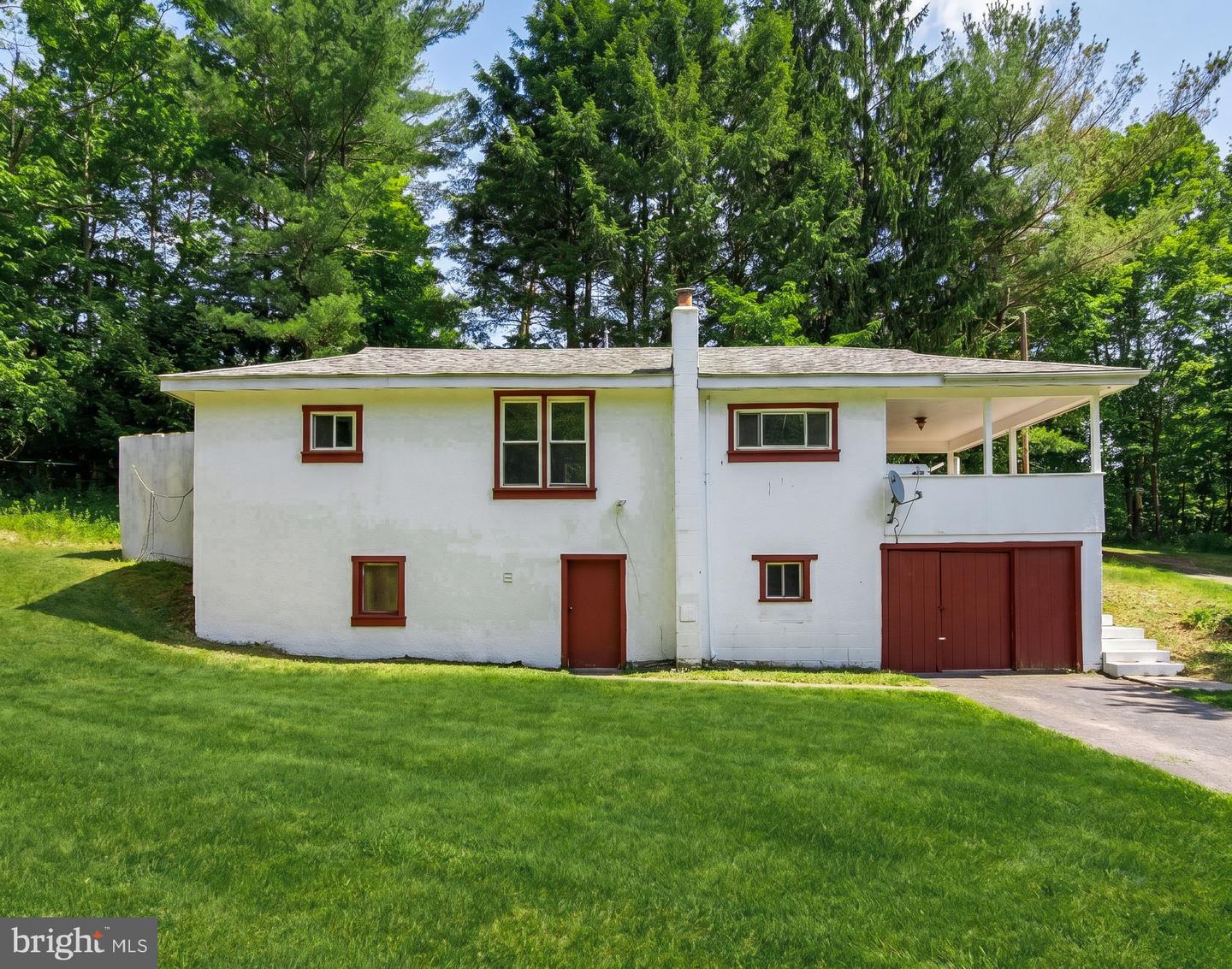 4586 Back Road