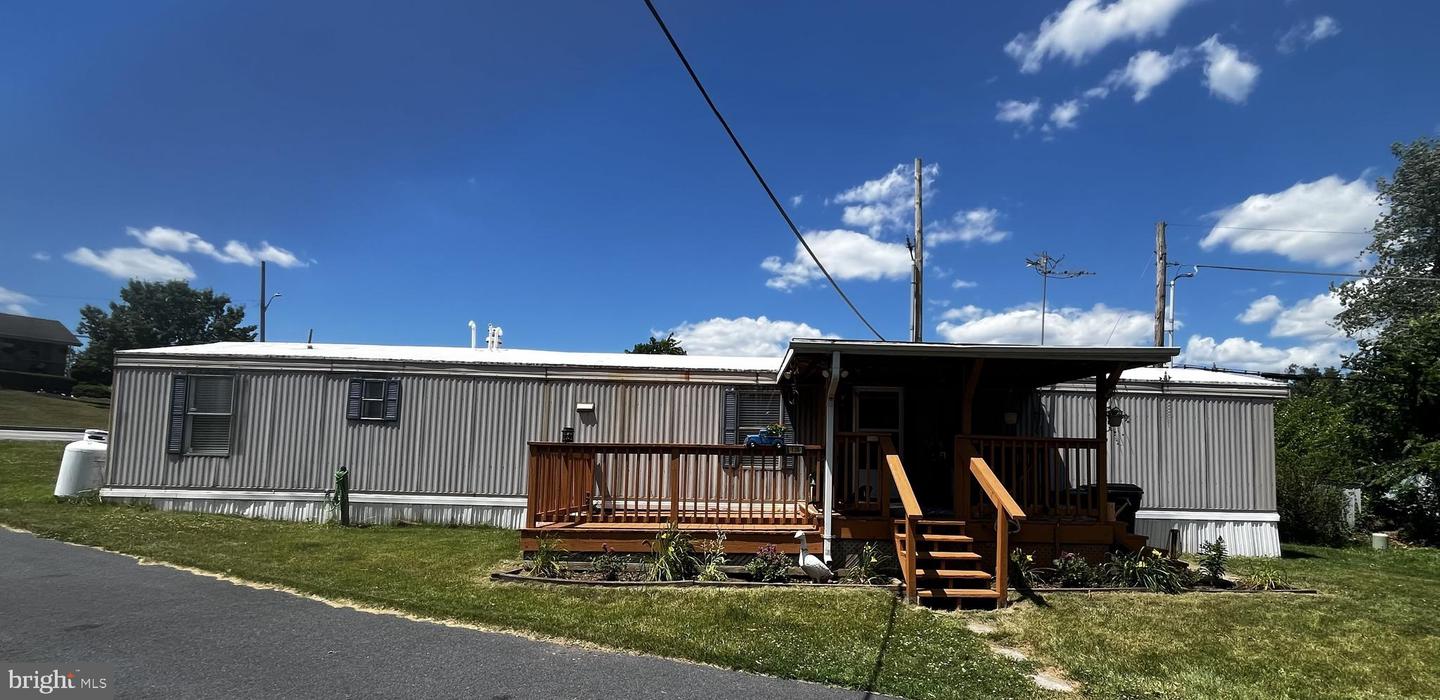 221 Eby Ln