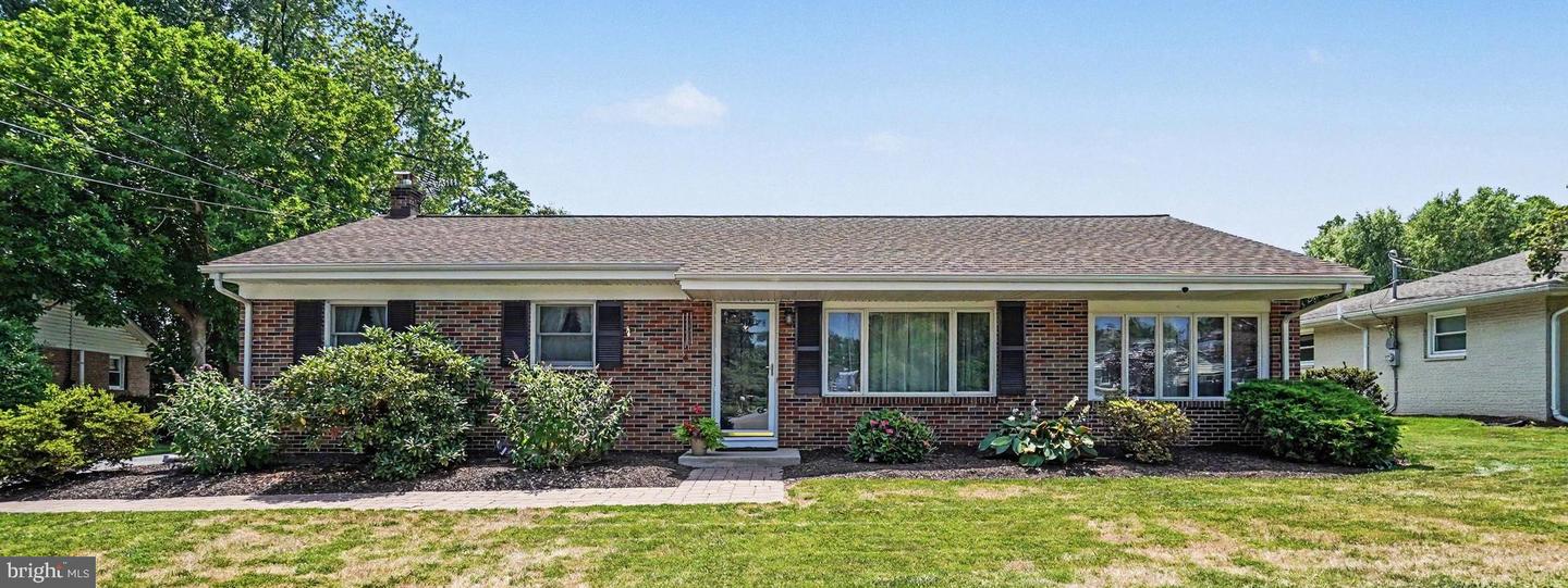 302 Robin Road