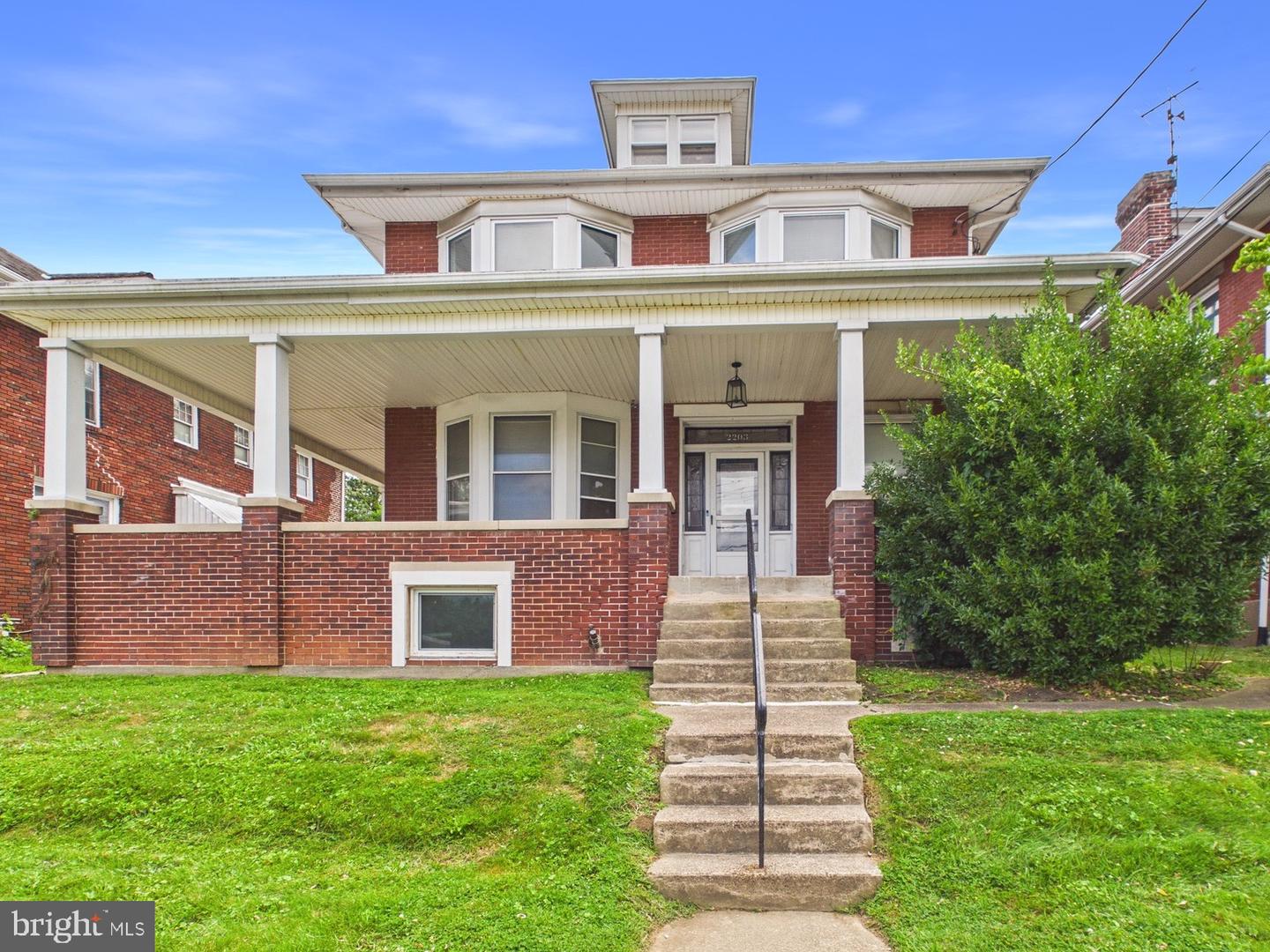 2203 Walnut Street