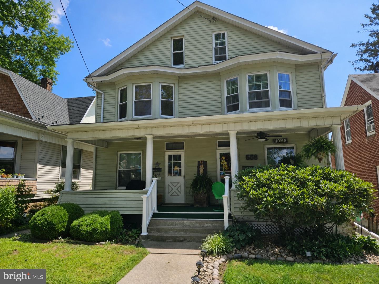 558 Center Street