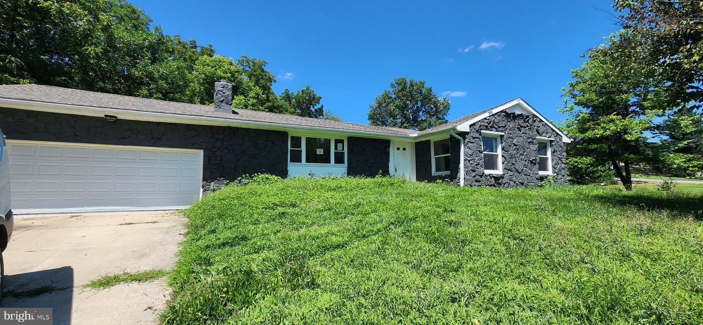 2493 Fiddlers Elbow Road