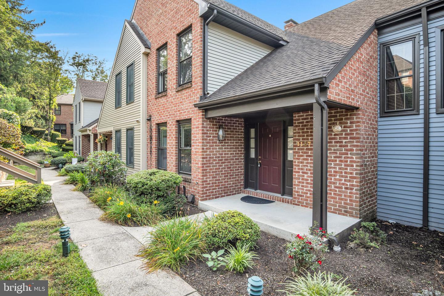 1127 Wicklow Court