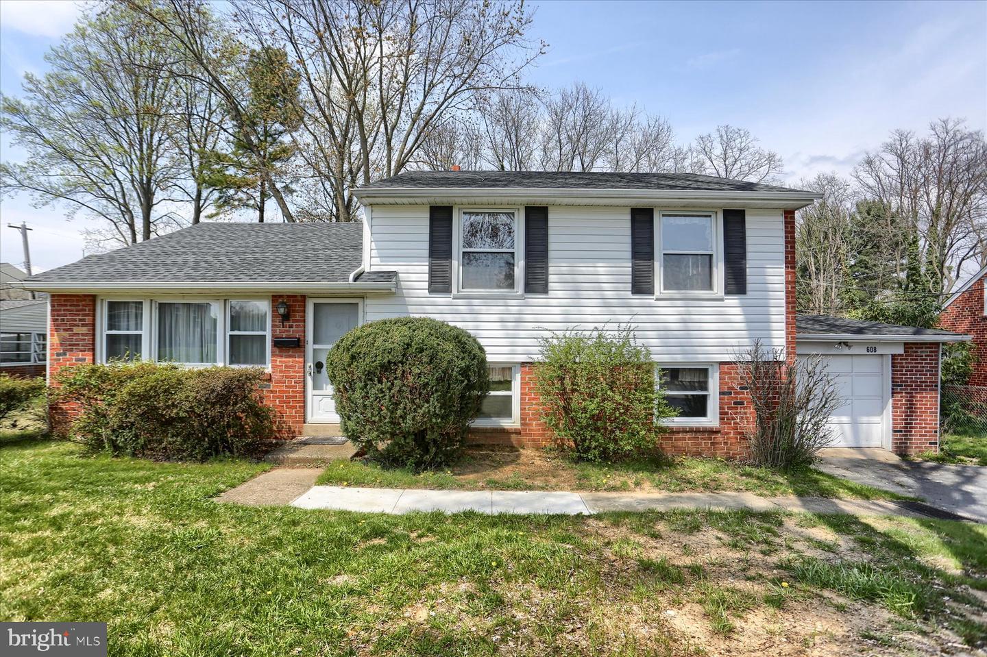 608 Marshall Road, Brookhaven