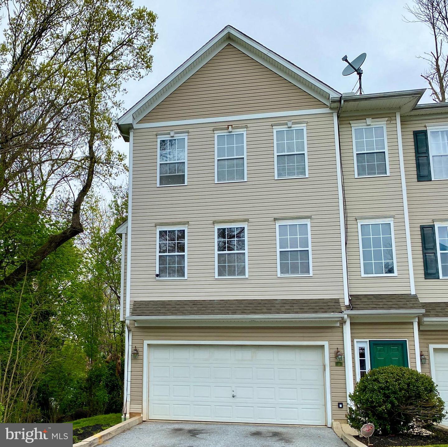 19 Hillview Circle, Lansdowne