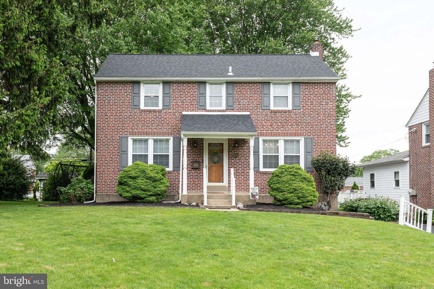248 Colonial Park Drive, Springfield