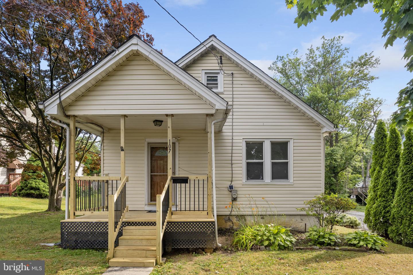 107 Emerald Street, Media