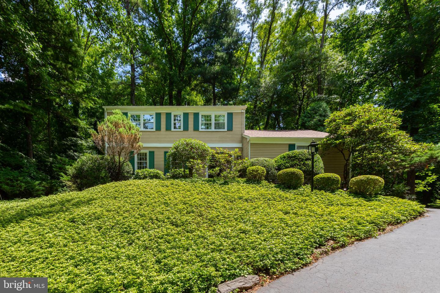 495 Cricket Lane, Media