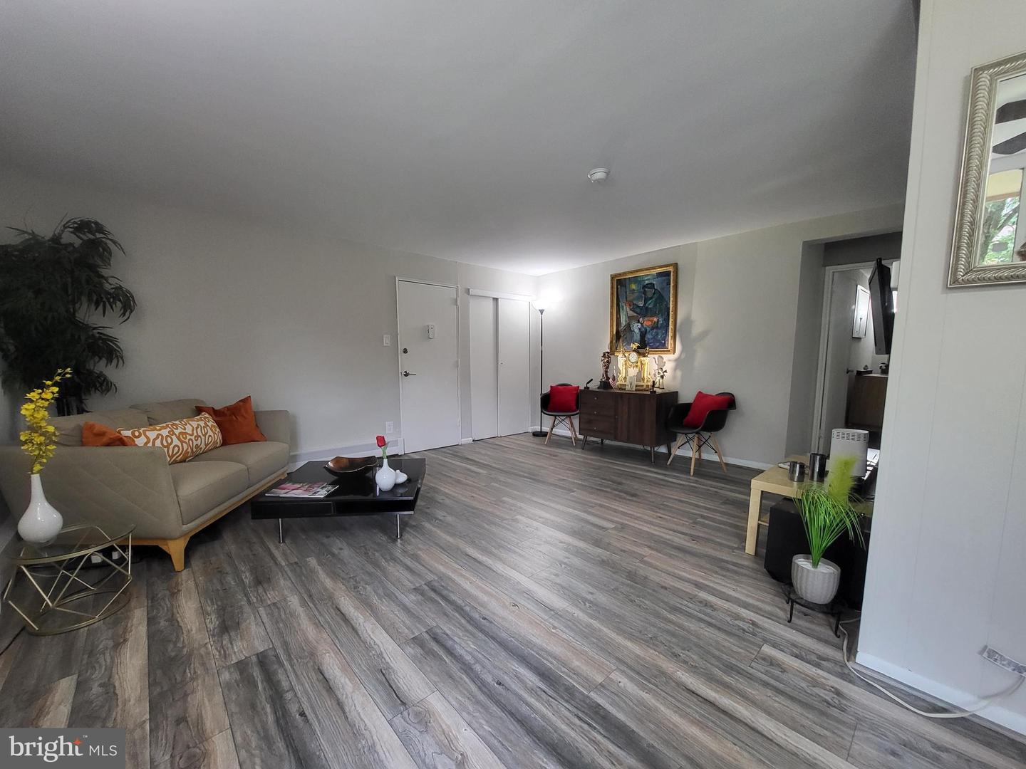 100 E Glenolden Avenue #E-16, Glenolden