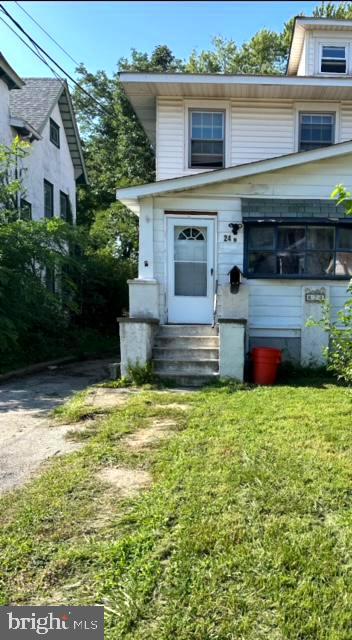 24 N Llanwellyn Avenue, Glenolden