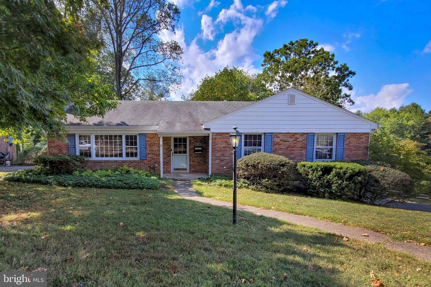 120 Snyder Lane, Springfield