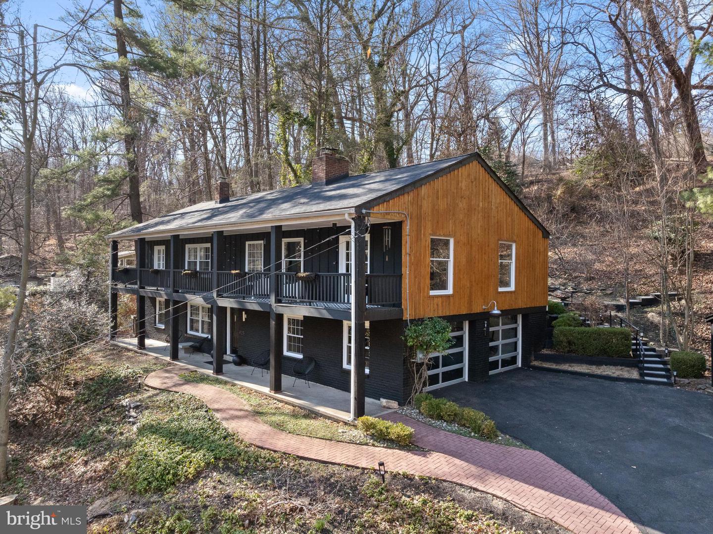 425 Oak Valley Road, Media