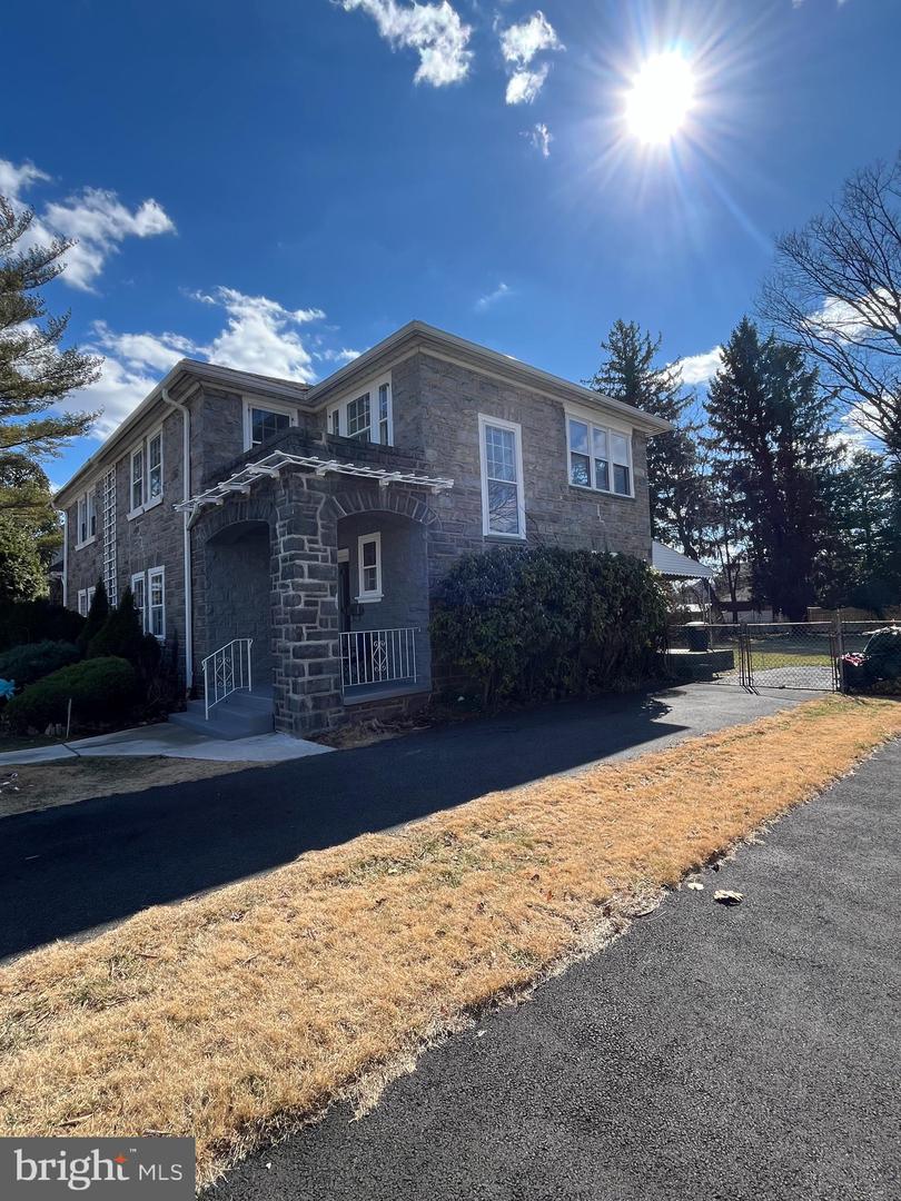 654 Arbor Road, Lansdowne