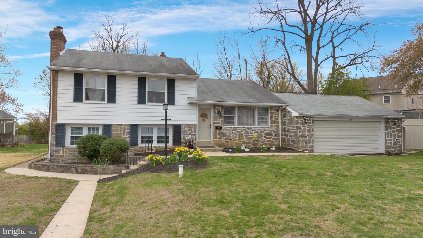 601 Hillside Avenue, Brookhaven