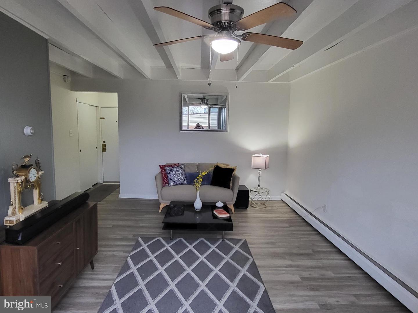 100 E Glenolden Avenue #r-18, Glenolden