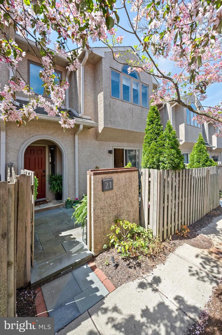 21 Greythorne Woods Circle, Wayne