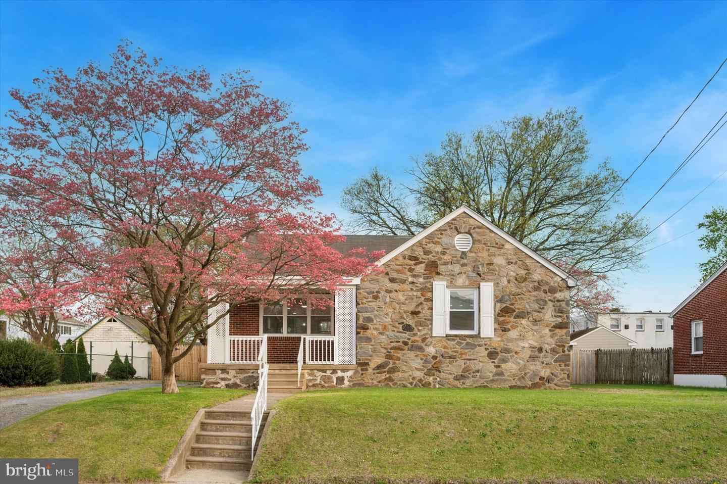 327 Seneca Street, Essington