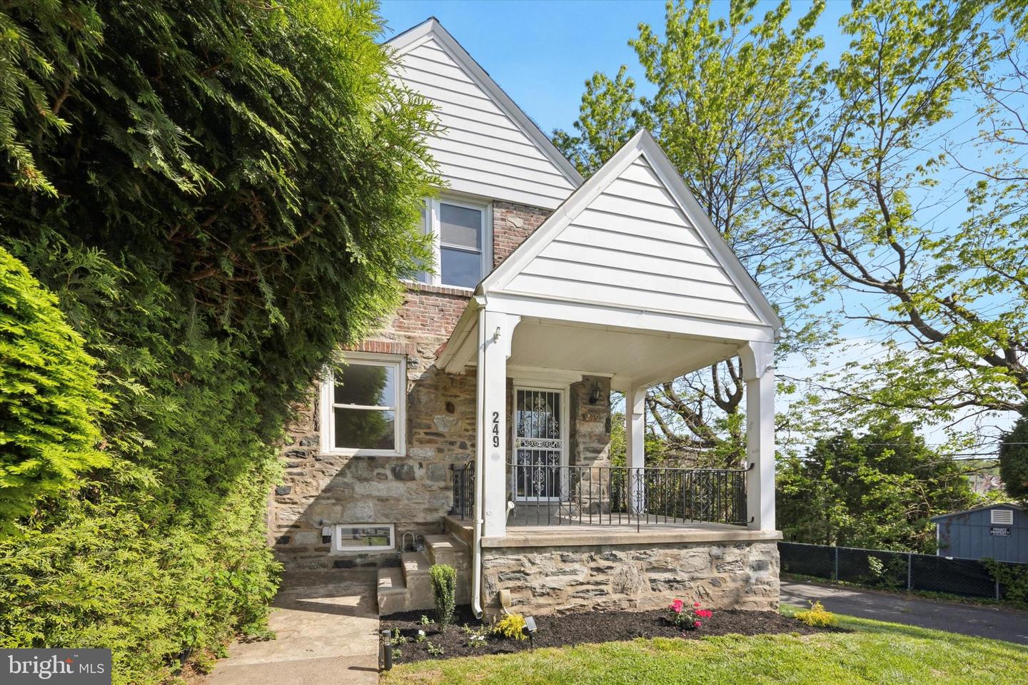 249 Le Carra Drive, Lansdowne