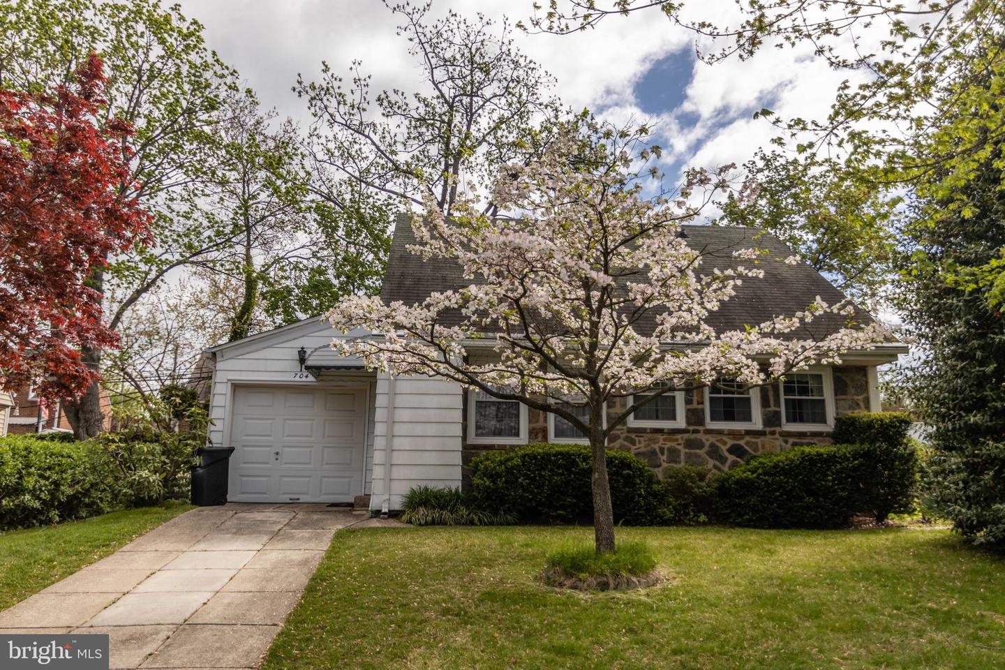 704 Hood Road, Swarthmore